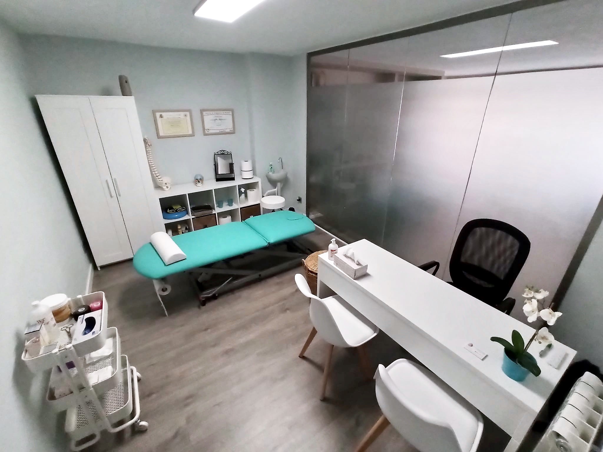 consulta Lorena Pernia fisioterapeuta osteopatía fisioterapia Valladolid